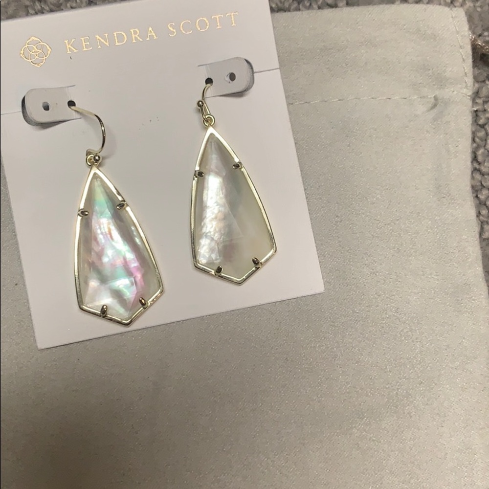 Kendra Scott Carla Earrings ivory mother of pearl